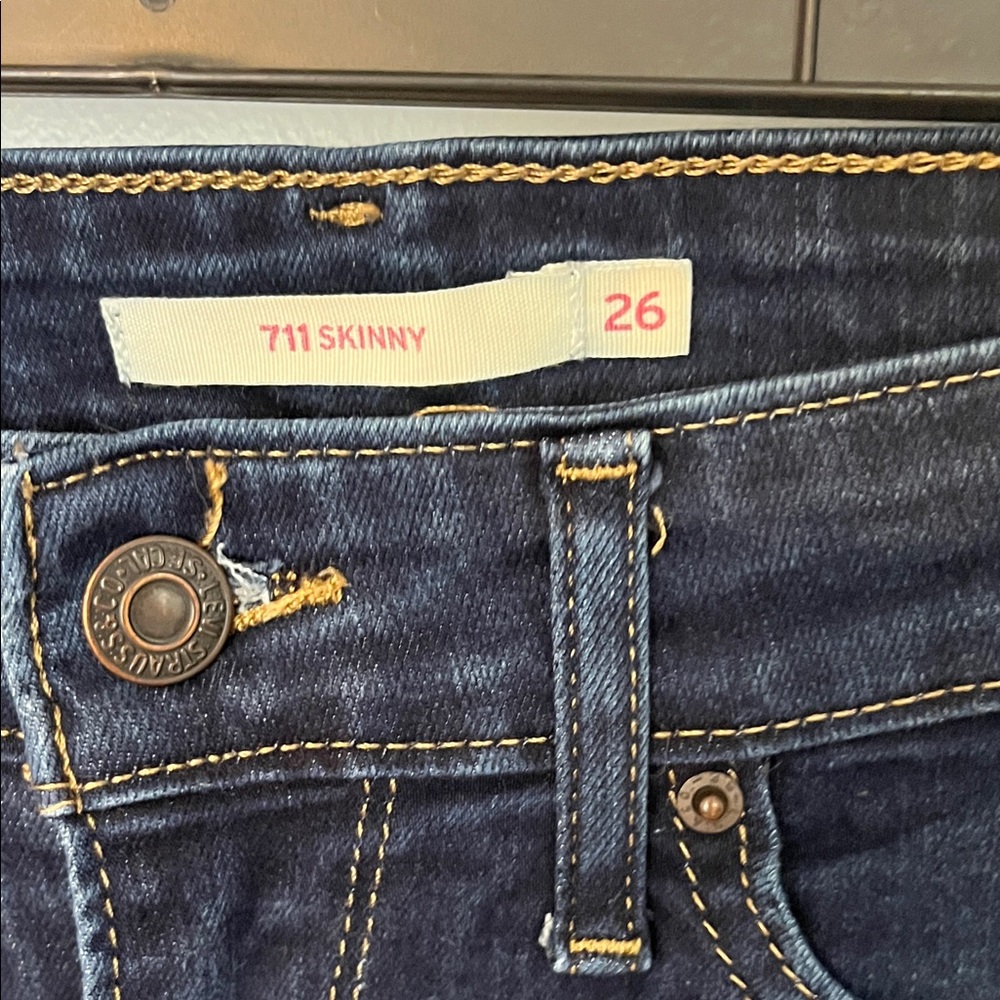 Sold!! Women's Levi’s 711 skinny Dark Blue Jeans - Picture 2 of 7